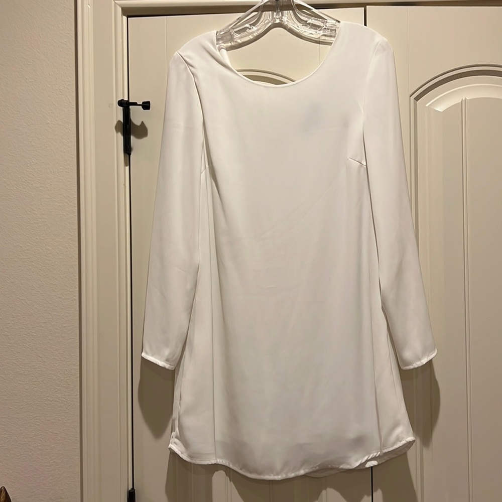 Lulu’s white dress